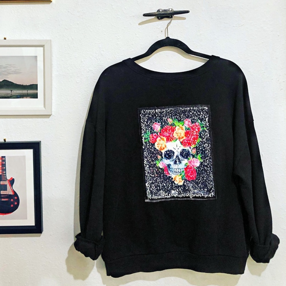BELLE + DAY Floral Skull Black Pullover NWT